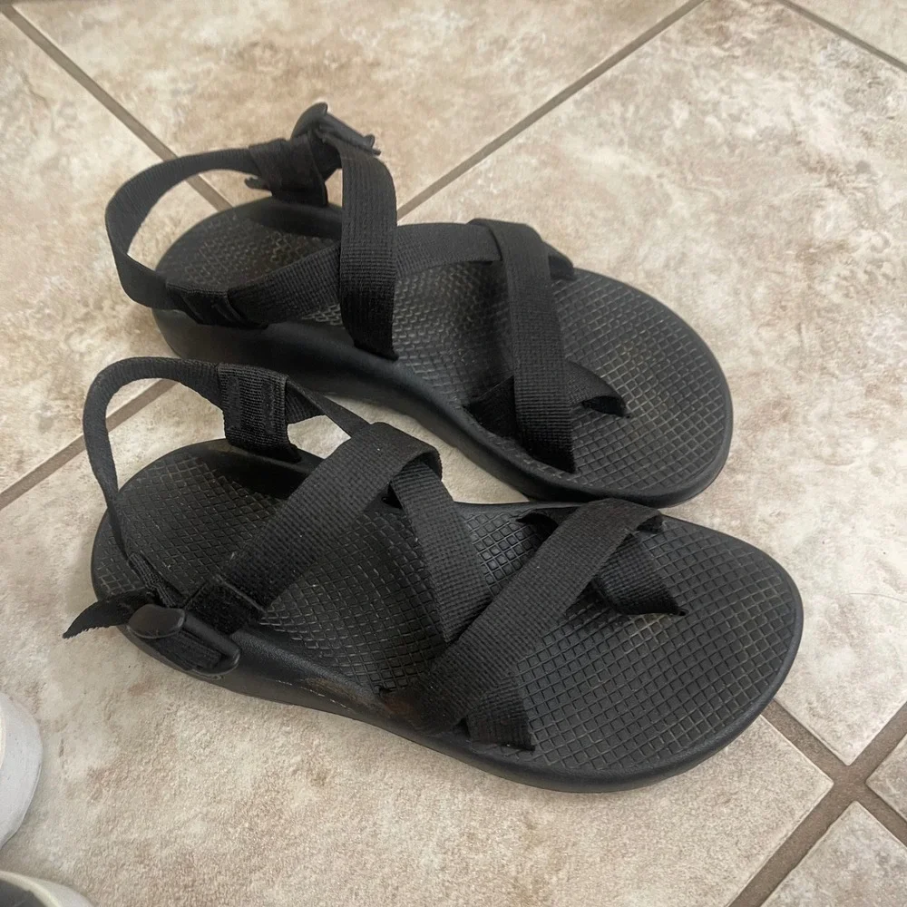 Chaco Z2 Classic Womens Black Strappy Athletic Hiking Sandals Toe Loop Size 8